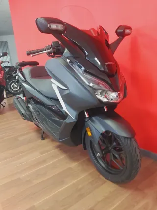 Honda Forza 125cc Maxiscooter Automática