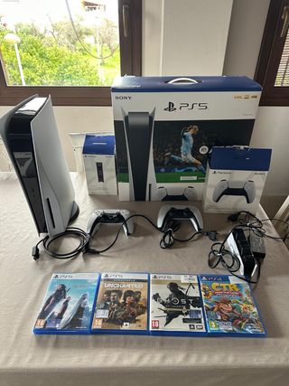 PlayStation 5 con 4 giochi e accessori