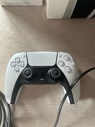 PlayStation 5 con 4 giochi e accessori