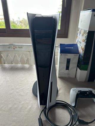PlayStation 5 con 4 giochi e accessori