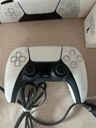 PlayStation 5 con 4 giochi e accessori