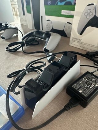 PlayStation 5 con 4 giochi e accessori