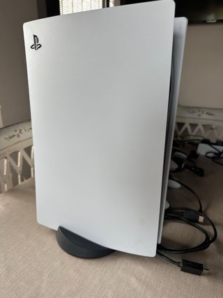 PlayStation 5 con 4 giochi e accessori