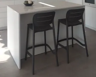 Sillas altas grises Kave Home