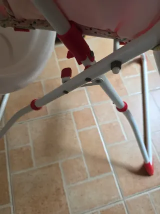 Trona de bebé plegable roja y blanca