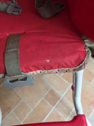 Trona de bebé plegable roja y blanca