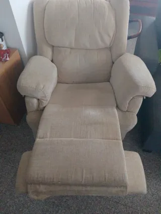 Sillón reclinable de tela beige