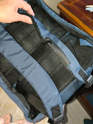 Mochila azul acolchada