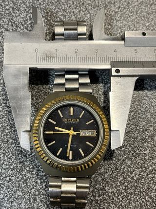 Reloj Citizen Automático Negro Dorado