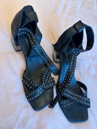 Zapatos Talla 40 con Tachas y Taco Transparente