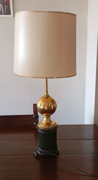 Lámpara de mesa vintage dorada y verde