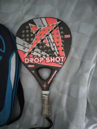 Pala de pádel Drop Shot con funda