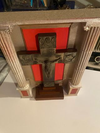 Crocefisso in legno con Evangelisti e cornice