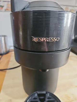 Cafetera Nespresso Negra