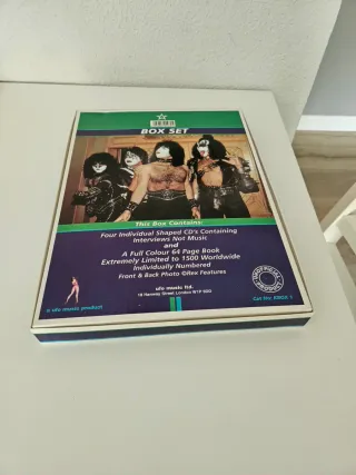 Libro y Caja KISS The Hottest Band limited