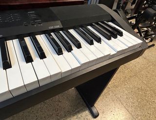 Teclado Casio CDP-220R.