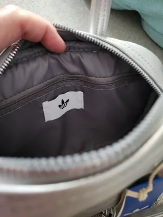 Bolso Adidas plateado