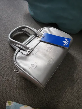 Bolso Adidas plateado