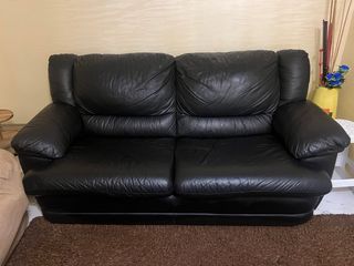 Sofá de piel negro