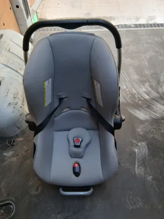 Silla de coche para bebé gris