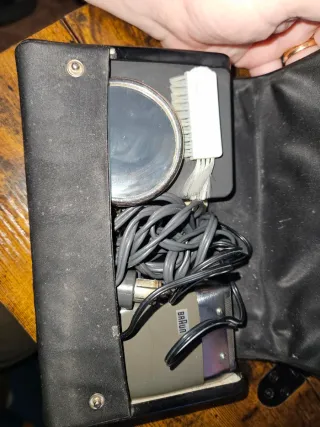 Máquina de afeitar Braun antigua con estuche