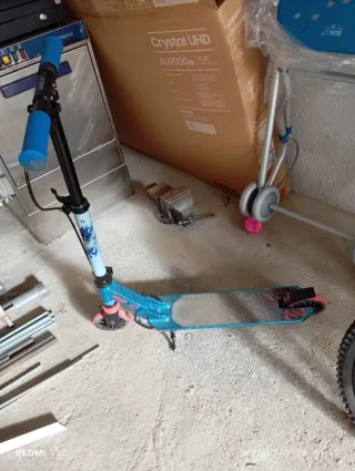 Patinete azul poco uso