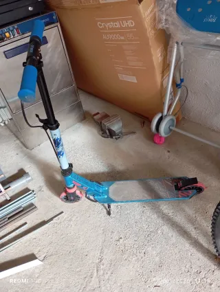 Patinete azul poco uso