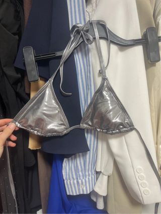 Parte de arriba bikini plateado