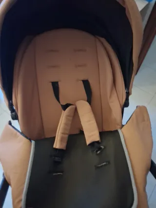 Carro de bebé color camel