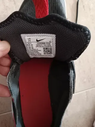 Nike Bambas Negras y Rojas