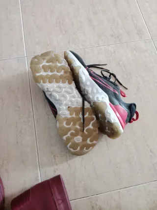 Nike Bambas Negras y Rojas