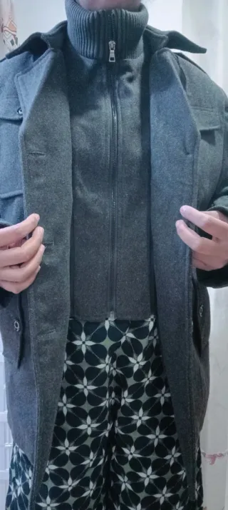 Abrigo de invierno gris