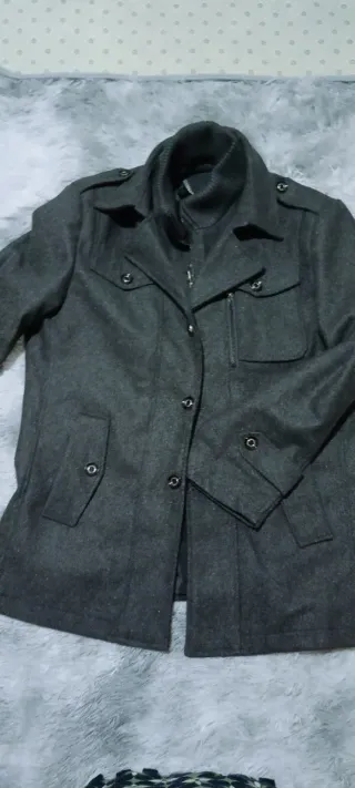 Abrigo de invierno gris