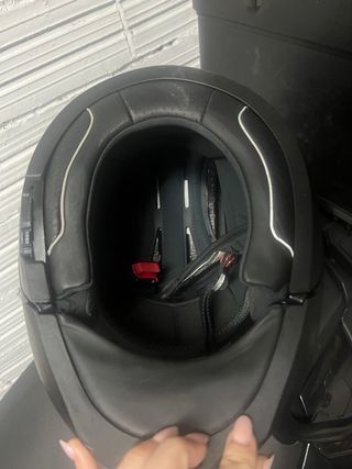 Casco de moto negro. Talla M