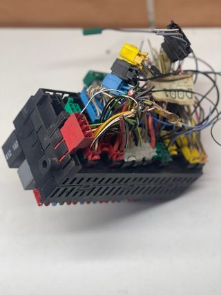 Caja Fusibles Relés VW Golf MK3