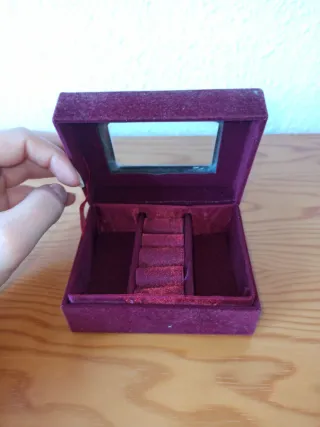 Cajita de joyas terciopelo rojo y marco plata