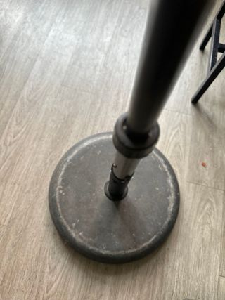 Parasol de terraza beige y negro