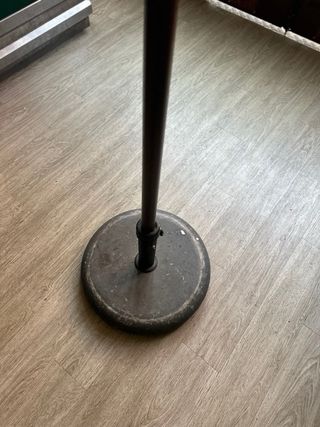 Parasol de terraza beige y negro