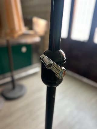 Parasol de terraza beige y negro