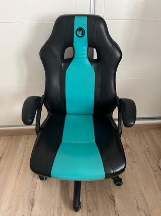 Silla de escritorio gaming negra y turquesa