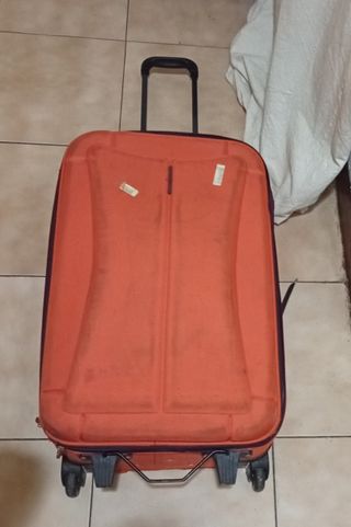 Maleta de viaje naranja de dos ruedas el asa no ba