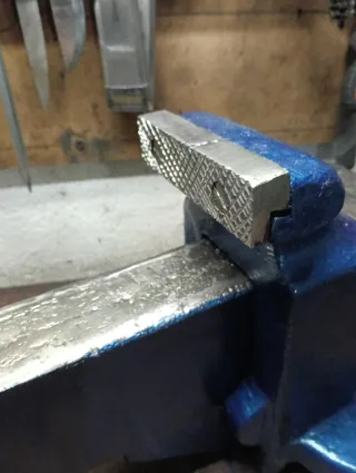 Tornillo de banco gigante