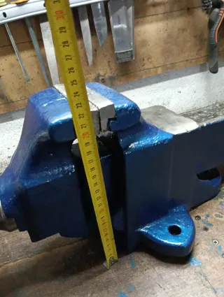 Tornillo de banco gigante