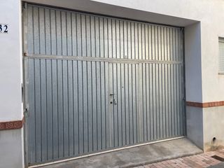 Puerta de garaje metálica 3 m de alto  4 m de anch
