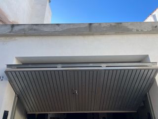 Puerta de garaje metálica 3 m de alto  4 m de anch