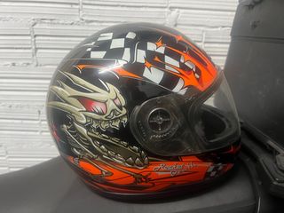 Casco de moto con diseño de calavera. Talla XS