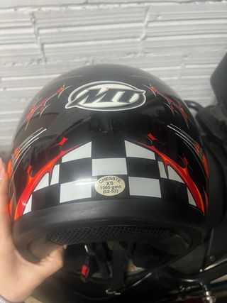 Casco de moto con diseño de calavera. Talla XS