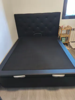 Canapé y cabecero polipiel negro