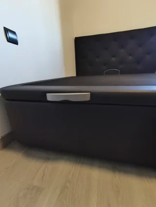 Canapé y cabecero polipiel negro