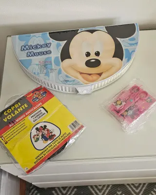Funda volante Mickey y material escolar